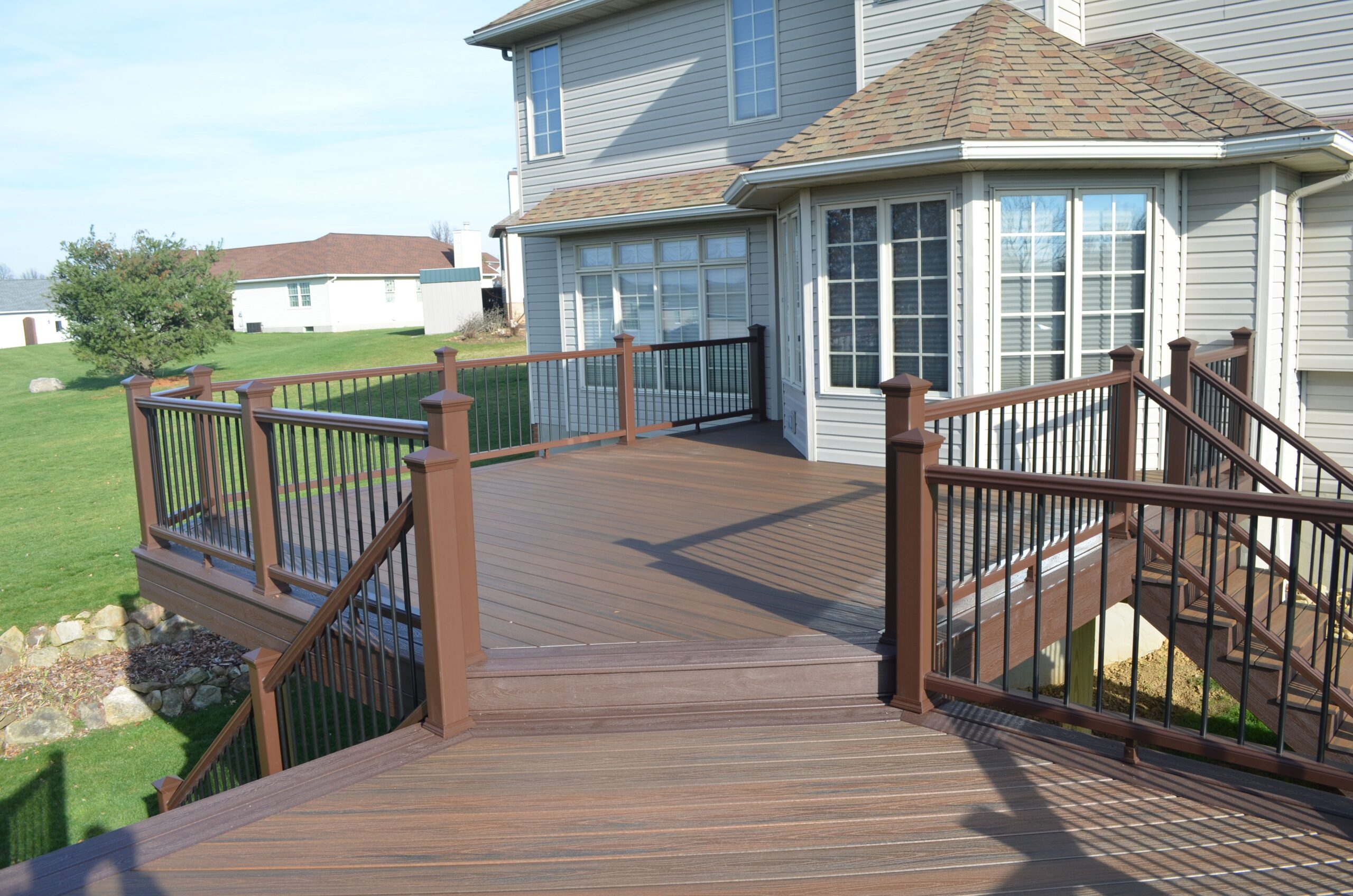 Composite Decking Installation: How to Choose a Local Contractor